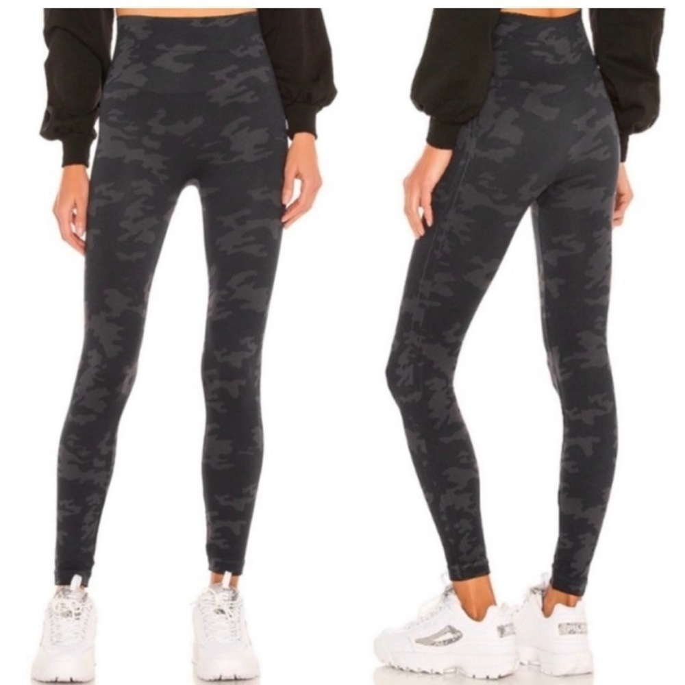 Spanx Look At Me Now Black Camo Seamless Leggings Size L - NWT